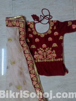 ভেলভেট মারুন লেহেঙ্গা